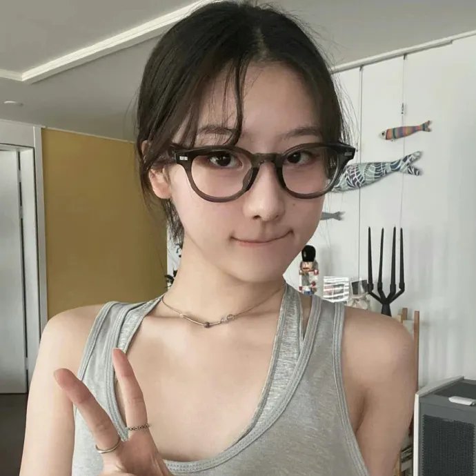 爱丽丝镜中奇遇